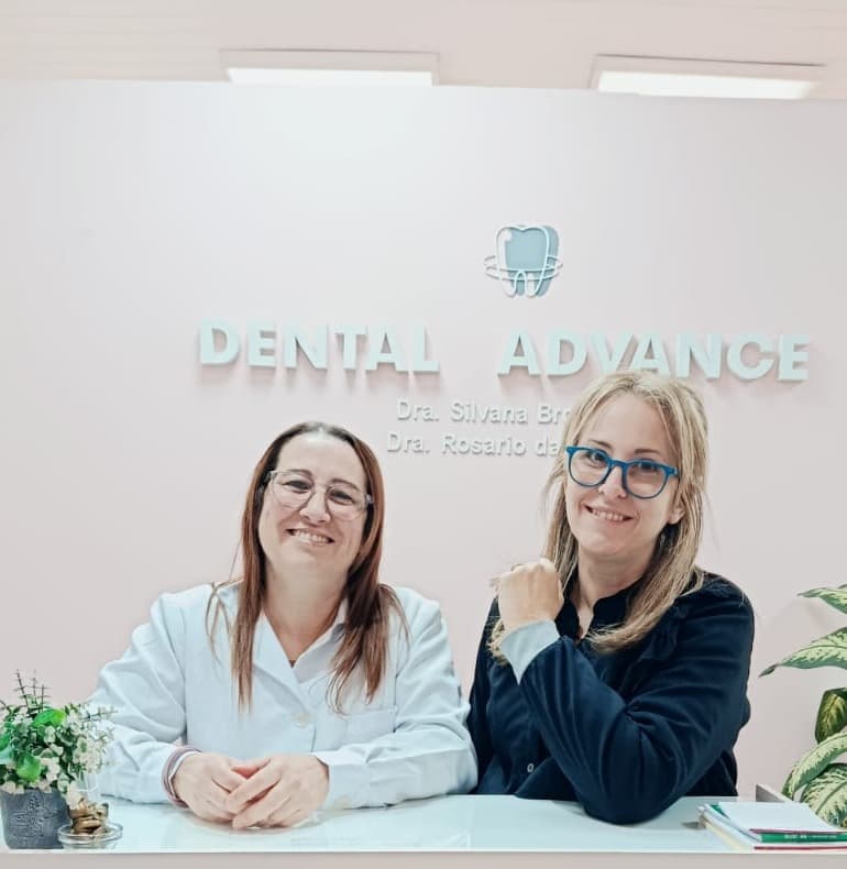 Equipo de Advance Dental & Facial en el consultorio del barrio Unión